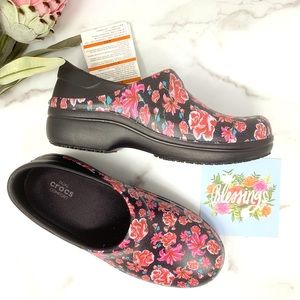 Crocs size 8 Neria Work shoes 8